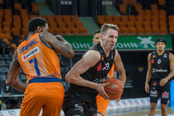 对抗激烈的 对抗激烈的