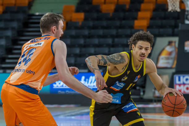 继续扩写 继续扩写