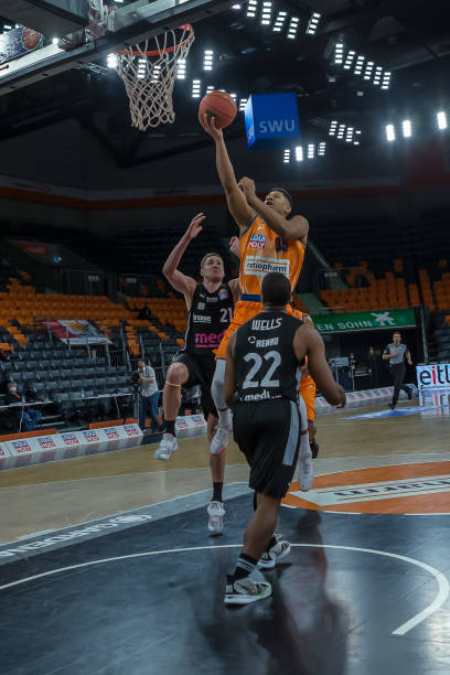 外媒：联盟杯组委会正审查苏亚雷斯吐口水视频，预计他会受到处罚